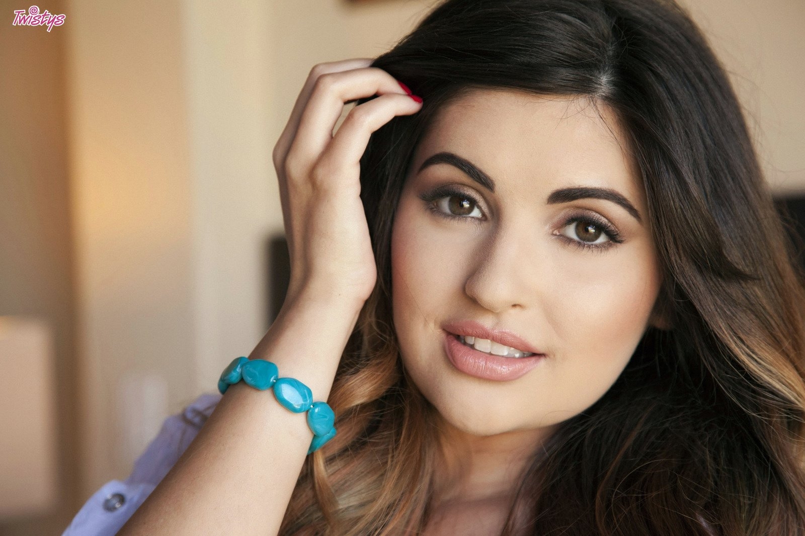 Uch daqiqalik jinsiy aloqa video Porno prezervativdan olingan suyuqlik ichadi