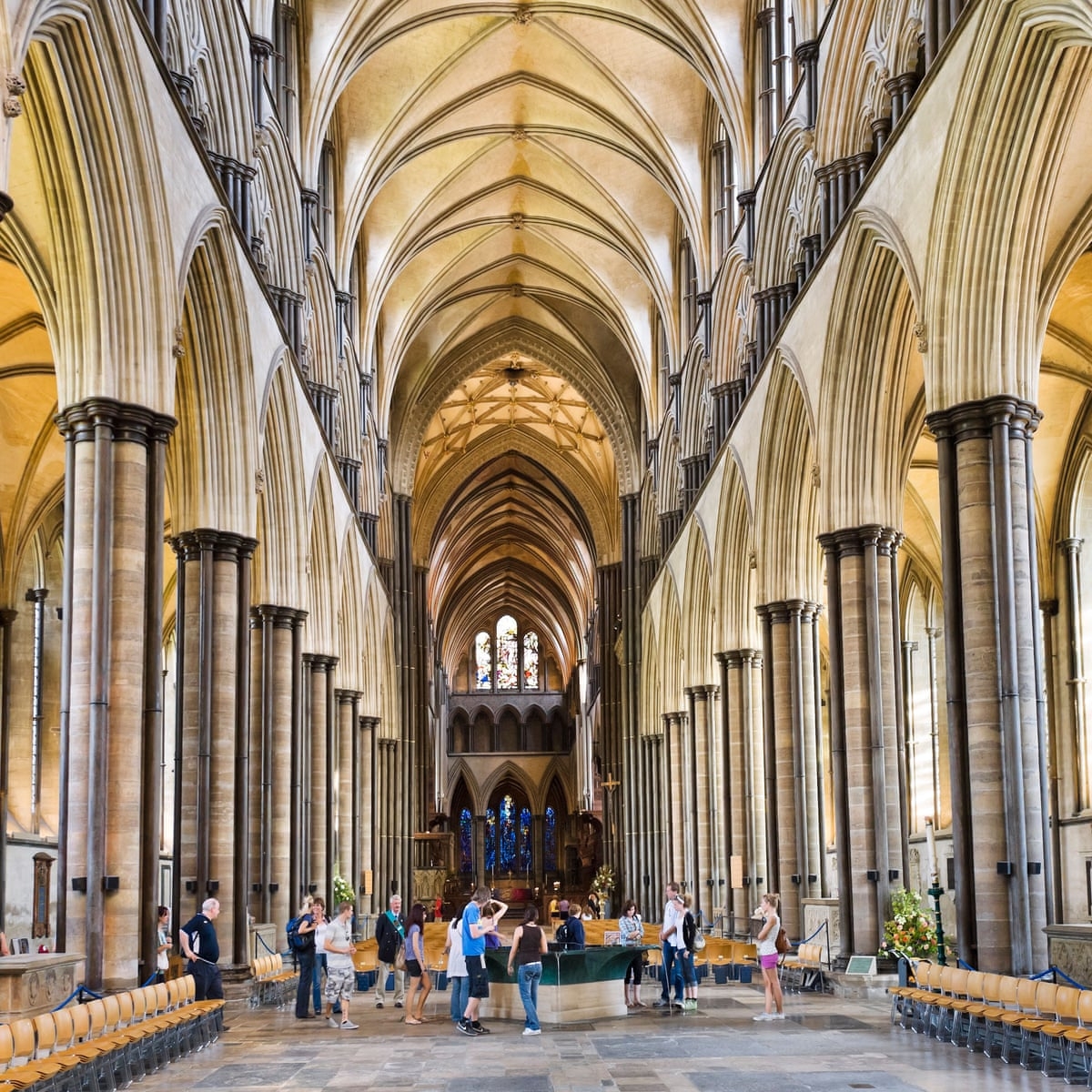 ইংল্যান্ডে ধর্মীয় প্রতিষ্ঠানগুলো লকডাউনের বাইরে রাখার আহবান