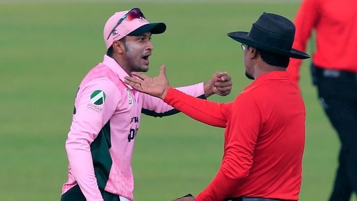 স্টাম্প কাণ্ডের জের: চার ম্যাচ নিষিদ্ধ সাকিব