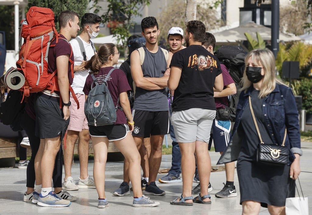মাস্ক পরা, না পরা জনগণের ‘ব্যক্তিগত সিদ্ধান্তের’ ওপর ছেড়ে দিতে চায় ব্রিটেন