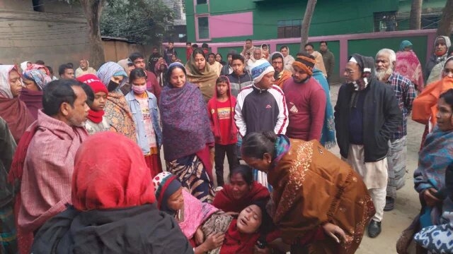  তালা ভেঙে বাবা, মা ও মেয়ের গলাকাটা লাশ উদ্ধার