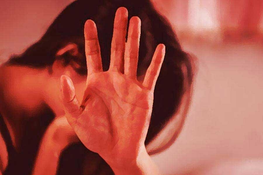 চুনারুঘাটে দুই তরুণীকে ৪ বন্ধু মিলে ‘ধর্ষণ’, স্বর্ণালংকার ও টাকা লুট
