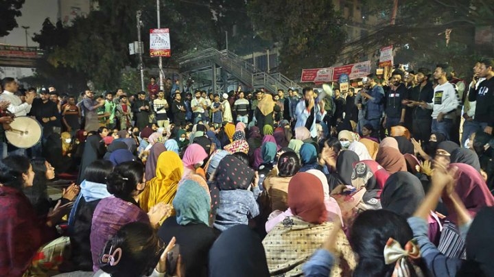 তিতুমীর শিক্ষার্থীদের ‘বারাসাত ব্যারিকেড টু নর্থ সিটি’ ঘোষণা 