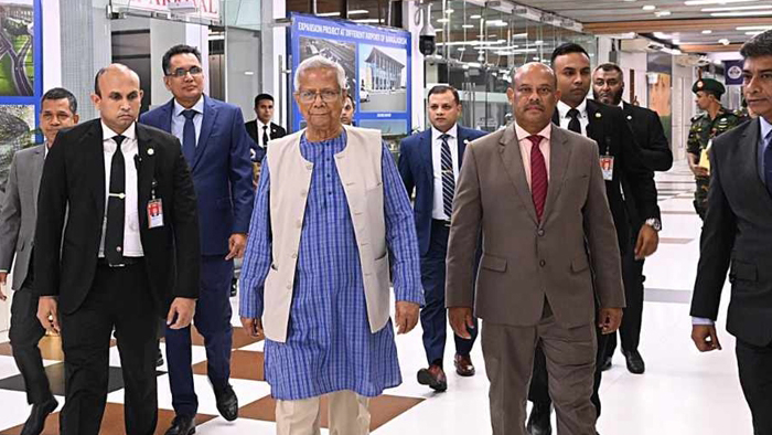 লন্ডনের উদ্দেশে ঢাকা ছাড়লেন প্রধান উপদেষ্টা