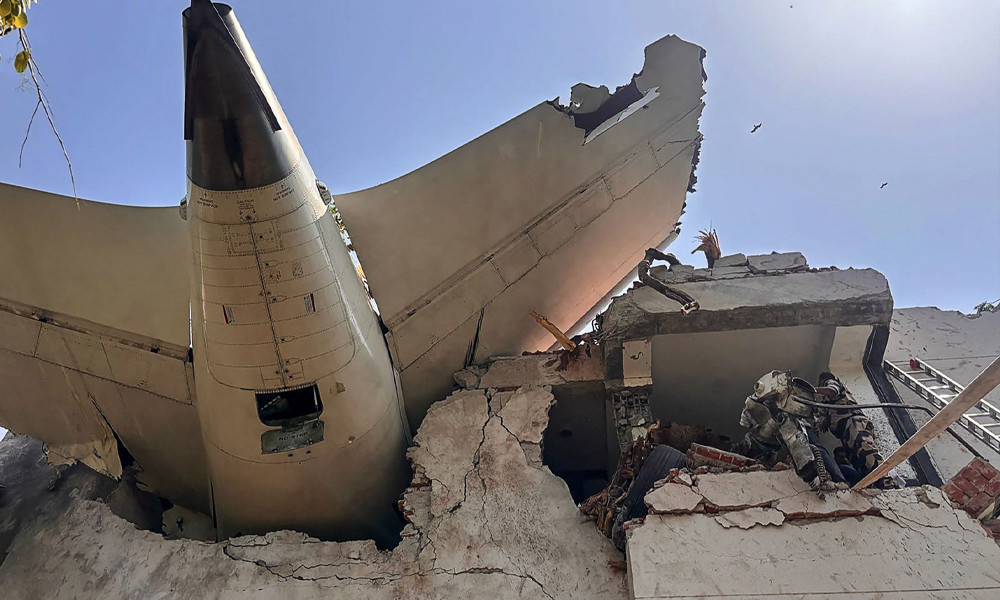 ভারতে বিমান দুর্ঘটনা: কেউ বেঁচে নেই বলে আশঙ্কা পুলিশের