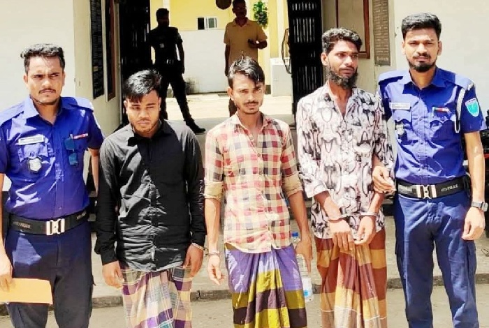  কানাইঘাটে বাকপ্রতিবন্ধী কিশোরীকে সংঘবদ্ধ ‘ধর্ষণ’, গ্রেপ্তার ৩