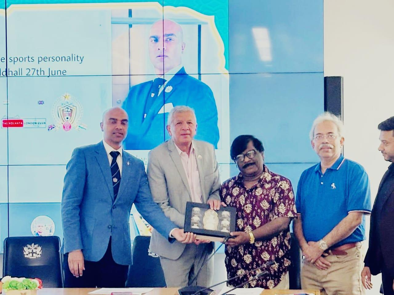প্রখ্যাত সঙ্গীত শিল্পী ও সুরকার সৌম্যেন অধিকারী লন্ডনে সম্বর্ধিত 
