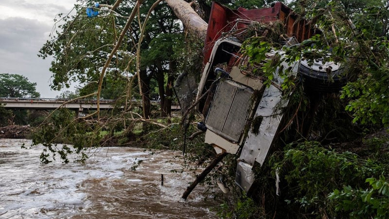 যুক্তরাষ্ট্রের টেক্সাসে বন্যায় নিহত বেড়ে ৮২, নিখোঁজ ৪১