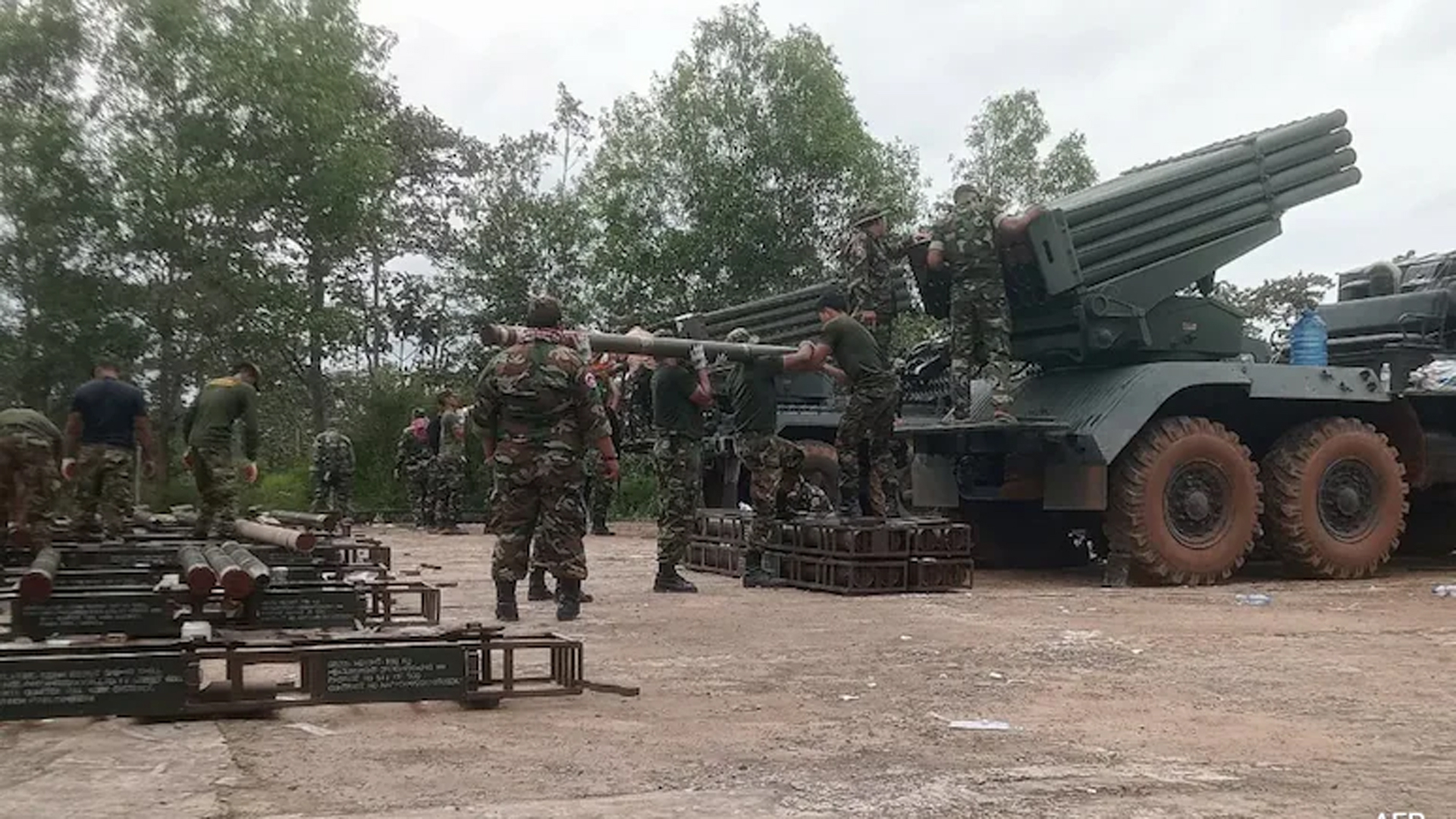 কম্বোডিয়ার সঙ্গে সংঘাত: থাইল্যান্ডের ৮ জেলায় মার্শাল ল’ জারি