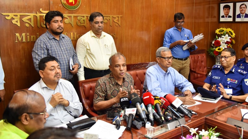 প্রতিমা বিসর্জন শেষ করতে হবে সন্ধ্যা ৭টার আগেই : স্বরাষ্ট্র উপদেষ্টা