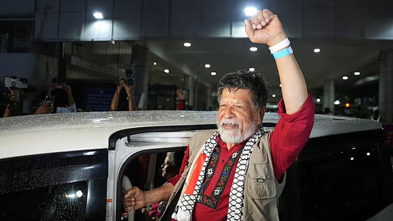 ‘আমাদের কাজ শেষ হয়নি’ দেশে ফিরে বললেন শহিদুল আলম