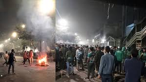 মধ্যরাতে ঢাবি ও ঢাকা কলেজ শিক্ষার্থীদের মধ্যে সংঘর্ষ