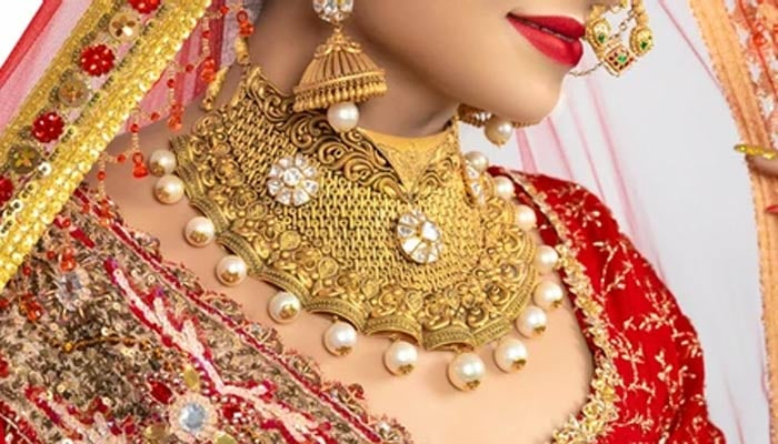 যে কারণে স্বর্ণের দামে বড় পতন