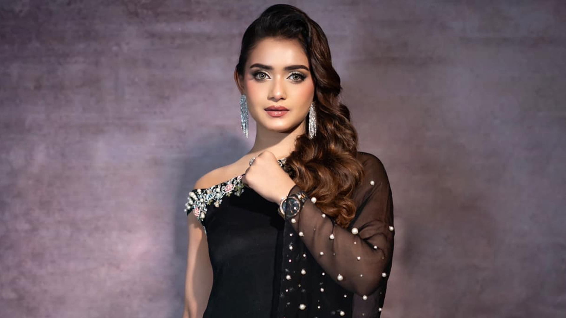 'মহা জাদু' নিয়ে মঞ্চ মাতালেন তানজিন তিশা