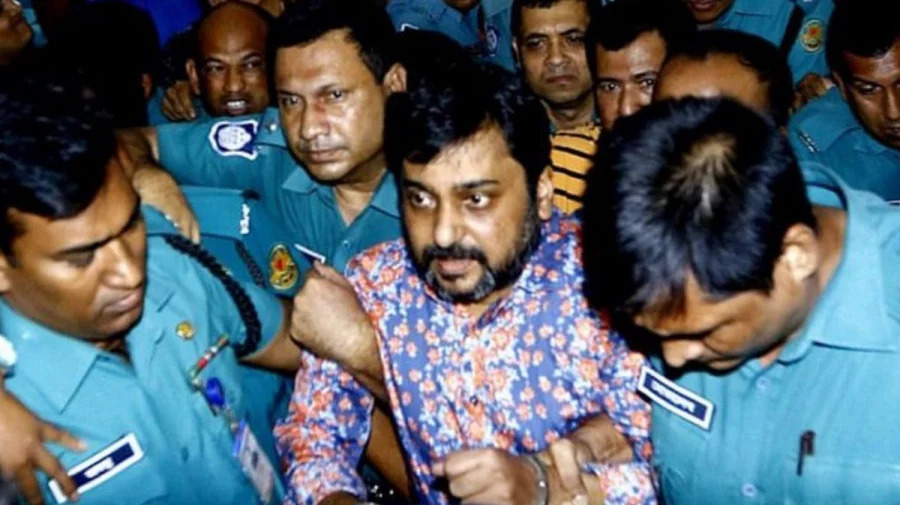 Erotik kiyimdagi ayollar