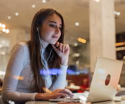 ফ্রিল্যান্সার হওয়ার কথা ভাবছেন? জেনে নিন জনপ্রিয় কয়েকটি কাজ