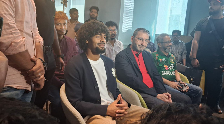 দেশের সন্তান হিসেবে পুরো জাতিকে গর্বিত করতে চাই: হামজা 