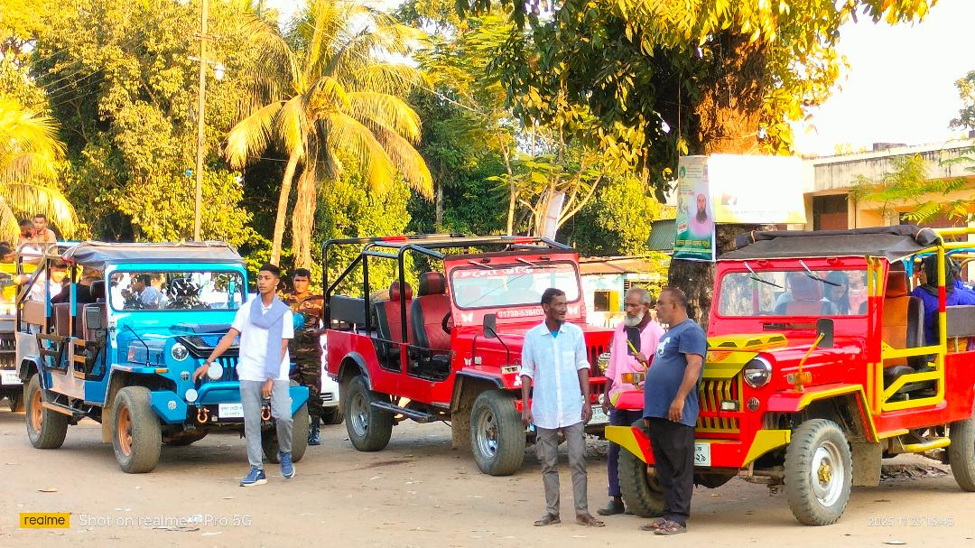 চায়ের রাজধানীতে রঙ্গিন আনন্দযাত্রা: শ্রীমঙ্গলে পর্যটকদের নতুন আকর্ষণ চাঁদের গাড়ি 