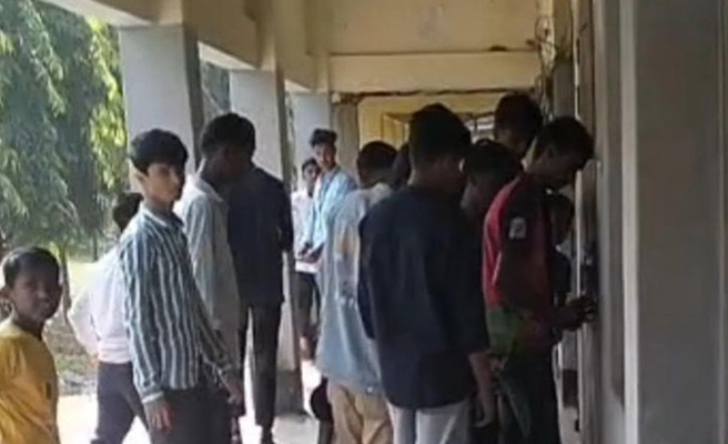 এসএসসি পরীক্ষায় সুযোগ না পেয়ে প্রধান শিক্ষকের কক্ষে এক শিক্ষার্থীর তালা!
