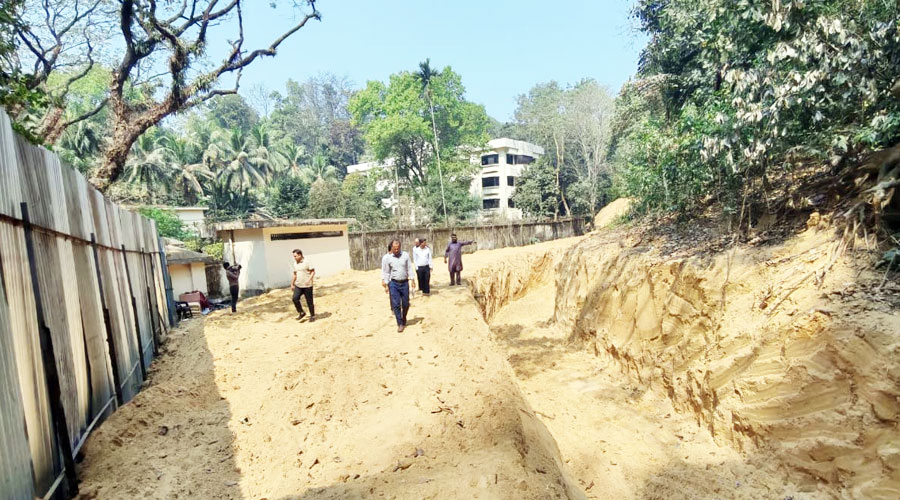 পাহাড় কাটায় বিপিসিকে সাড়ে ৯ লাখ টাকা জরিমানা