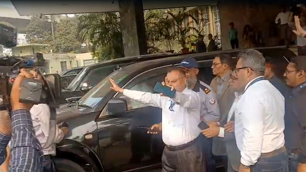 আহসান মনসুর বেরিয়ে যাওয়ার পর বের করে দেয়া হলো তার উপদেষ্টাকেও