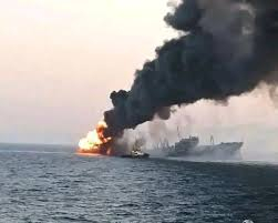 ভারত মহাসাগরে ক্ষেপণাস্ত্র হামলা, মার্কিন যুদ্ধজাহাজে আগুন