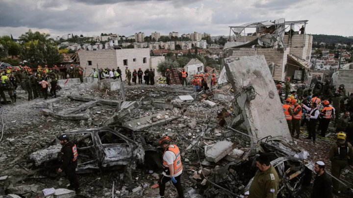 ইসরায়েলে বড় ধরনের ক্ষেপণাস্ত্র হামলার দাবি ইরানের