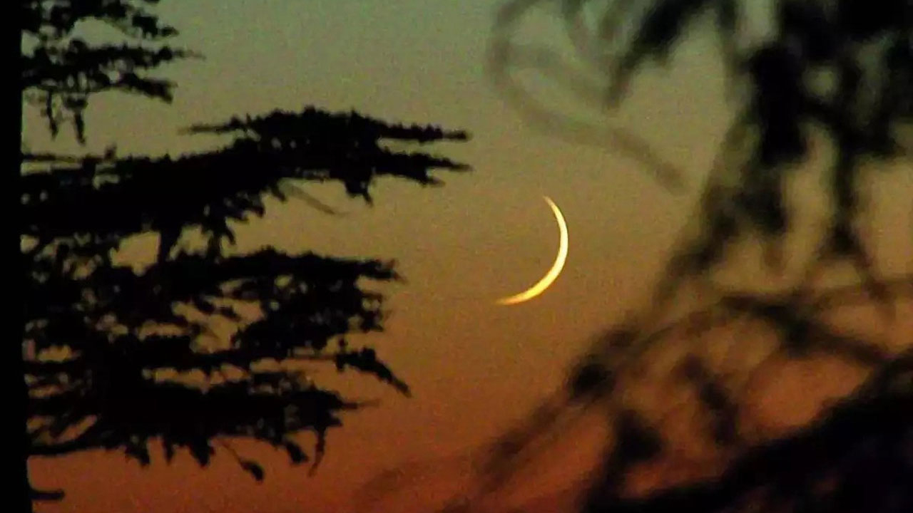 বৃহস্পতিবার চাঁদ দেখার সম্ভাবনা কম, শনিবার হতে পারে ঈদ