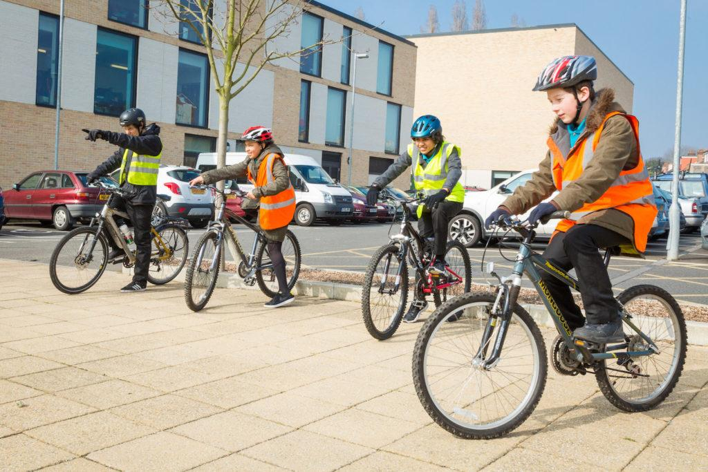 ভিক্টোরিয়া পার্কে বিনামূল্যে পারিবারিক সাইকেল প্রশিক্ষণ