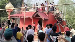 কুষ্টিয়ায় আস্তানায় হামলা চালিয়ে কথিত পীরকে পিটিয়ে হত্যা, ভাঙচুর-আগুন