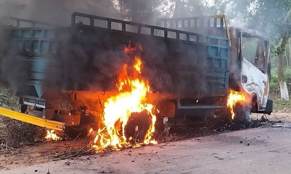 গাজীপুরে গরু চোর সন্দেহে ৩ জনকে পিটিয়ে হত্যা, ট্রাকে আগুন