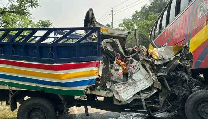 আজ ৬ জেলায় ভয়াবহ সড়ক দুর্ঘটনায় ঝরল ২৭ প্রাণ