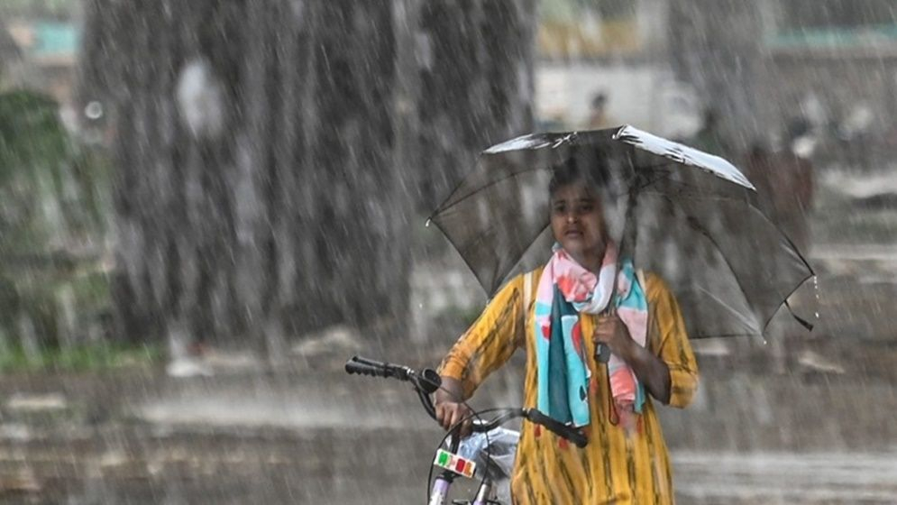 দেশের তিন জেলায় বজ্রবৃষ্টির সম্ভাবনা, নদীবন্দরে সতর্কতা
