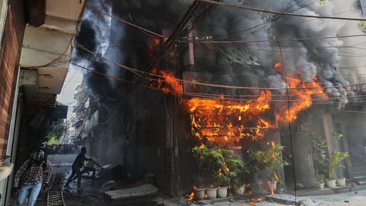দিল্লির আবাসিক হোটেলে ভয়াবহ আগুন, নিহত ২০