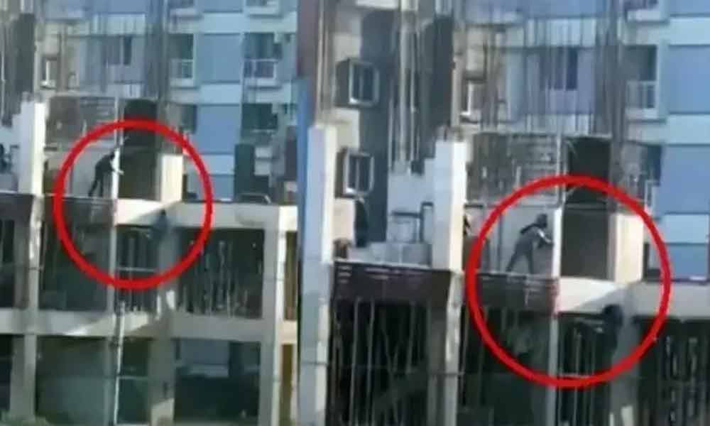 রামপুরায় কার্নিশে ঝুলে থাকা তরুণকে গুলি: ৫ পুলিশ কর্মকর্তার বিরুদ্ধে রায় রোববার