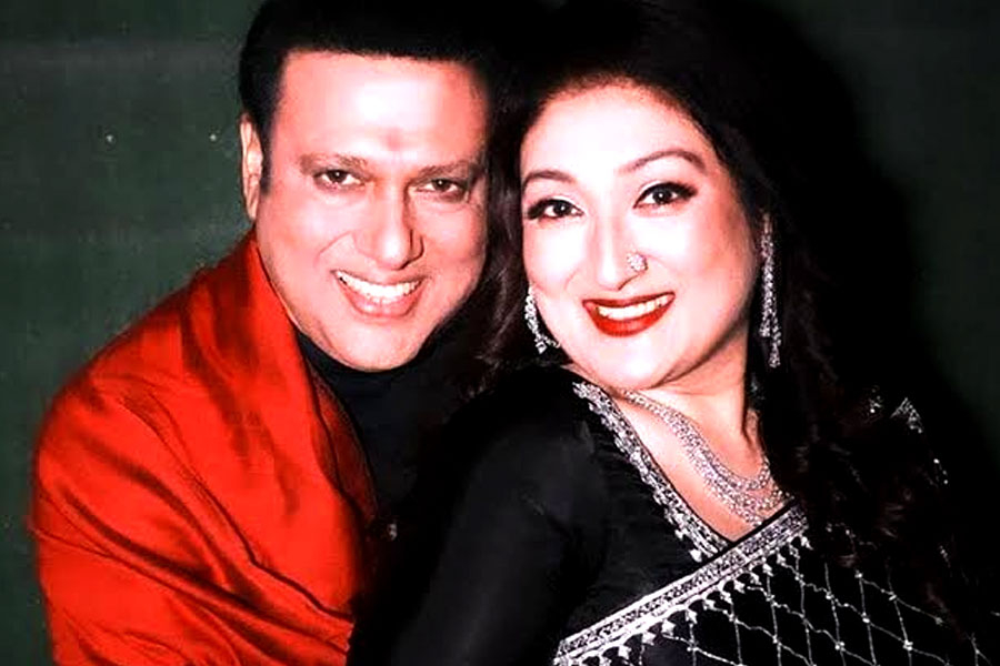একাধিক পরকীয়া ছিল বলিউড অভিনেতা গোবিন্দের, দাবি স্ত্রীর সুনীতার 