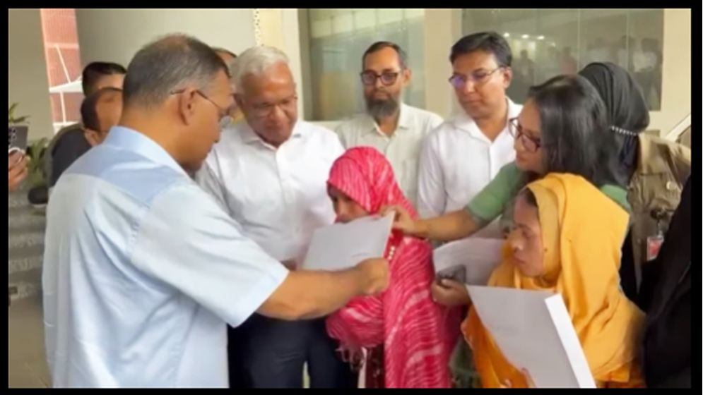 তিন প্রতিবন্ধীকে চাকরি দিলেন প্রধানমন্ত্রী