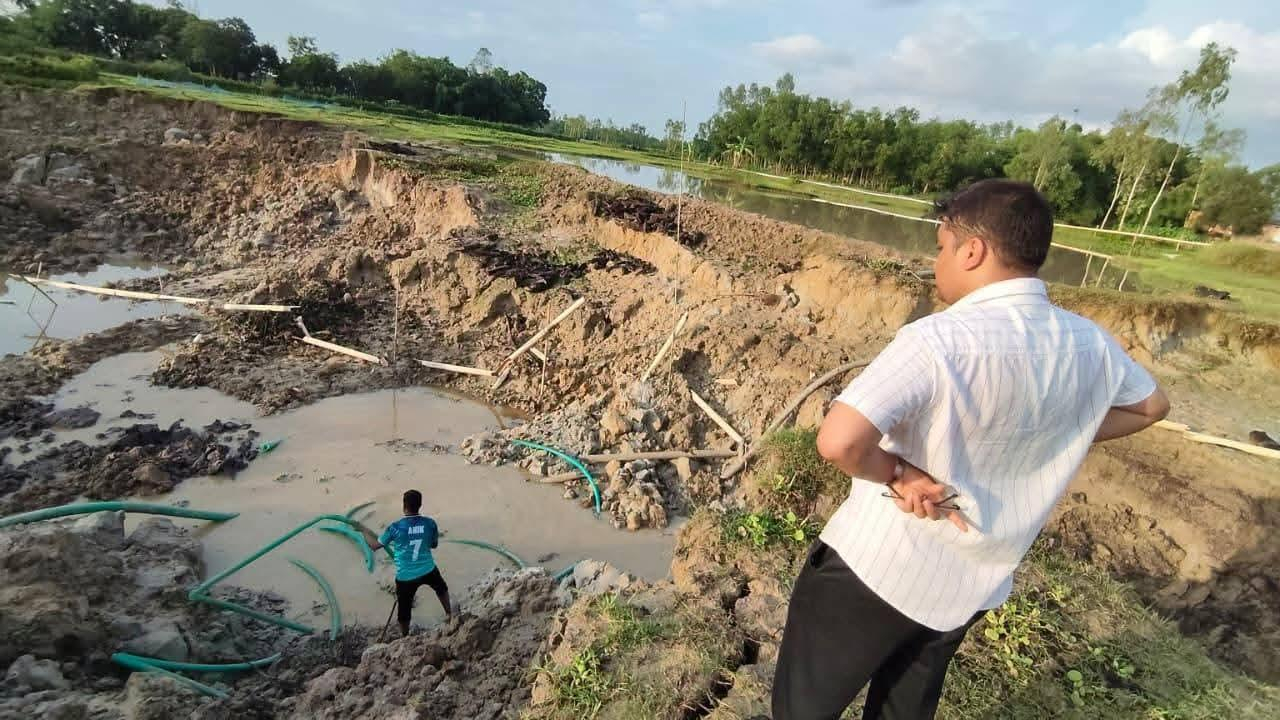 গভীর খাদে গ্রাস হচ্ছে শ্রীমঙ্গলের ভূমি, বালু জব্দ হলেও ধরাছোঁয়ার বাইরে মূল হোতারা