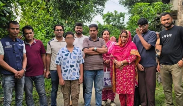 গ্রাহকের স্বর্ণ নিয়ে পালানো চাঁদপুরের সেই ব্যবসায়ী পটিয়ায় পরিবারসহ আটক