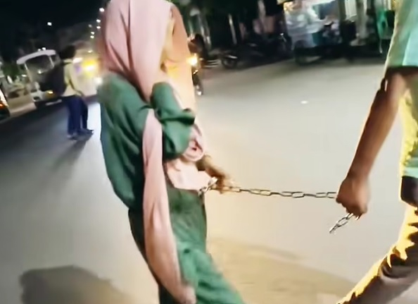 সিলেট নগরীতে কিশোরীর কোমরে শিকল বেঁধে সড়কে ঘোরাল কারা