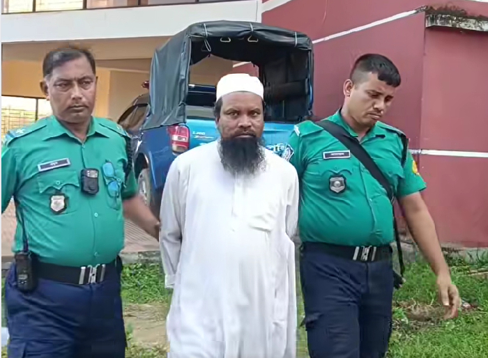  সিলেটে শিশুদের বলাৎকারের অভিযোগে গ্রেপ্তার মাদ্রাসা শিক্ষক বললেন, ‘মহিলাদের ভাল্লাগে না’