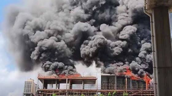 মহাখালী টোবাকো ভবনে আগুন, নিয়ন্ত্রণে ফায়ারের ৩ ইউনিট