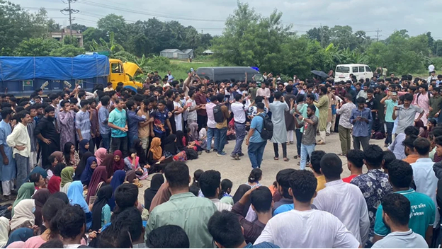 অপ্রতিম হত্যার বিচার দাবিতে ঢাকা-চট্টগ্রাম মহাসড়ক অবরোধ