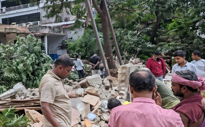 স্বাস্থ্যকেন্দ্র গুঁড়িয়ে দেওয়ার ঘটনায় পর শাহ আলী থানার ওসি প্রত্যাহার
