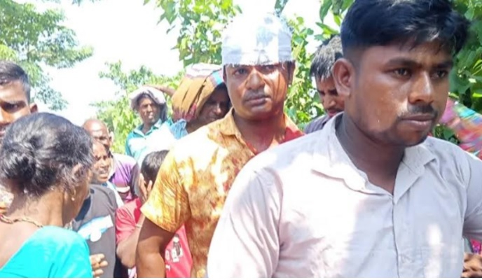  ধর্মপাশায় স্কুলের সামনেই শিক্ষককে কুপিয়ে জখম