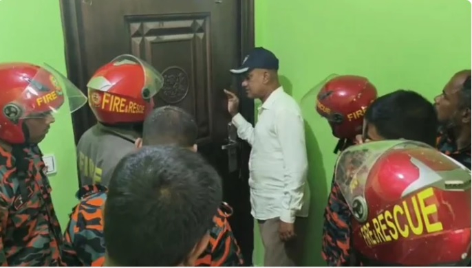  সুনামগঞ্জে আবাসিক ভবনে ১৪ ঘণ্টা আটকা ৫ ছাত্রী, উদ্ধার করল পুলিশ ও ফায়ার সার্ভিস