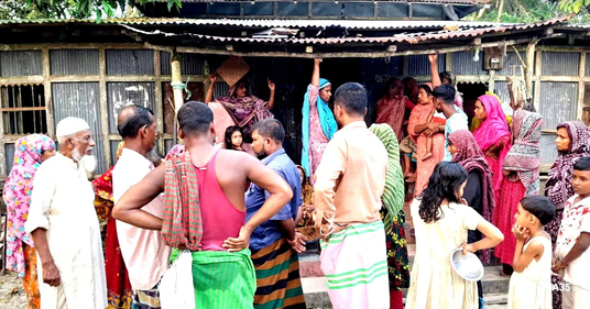 ফ্যামিলি কার্ডের ছবি তোলার কথা বলে নারীর স্বর্ণের দুল নিয়ে উধাও 
