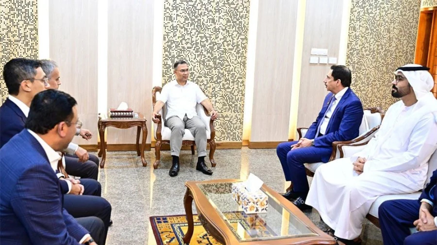 প্রধানমন্ত্রীর সঙ্গে ডিপি ওয়ার্ল্ড চেয়ারম্যানের সাক্ষাৎ, নতুন বিনিয়োগে আগ্রহ