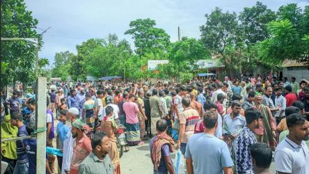 সংসদীয় আসনের সীমানা পুনর্বিন্যাসের দাবিতে ভাঙ্গায় দুই মহাসড়ক অবরোধ