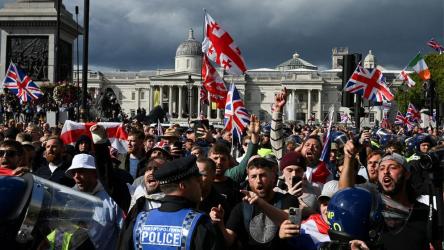 লন্ডনে অভিবাসনবিরোধী বিক্ষোভে লাখো মানুষের ঢল